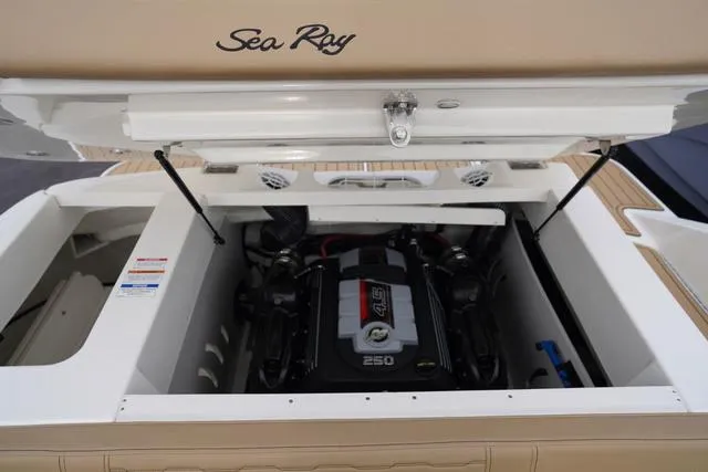 Slide: The Image of Sea Ray SPX 230 2024 - 50