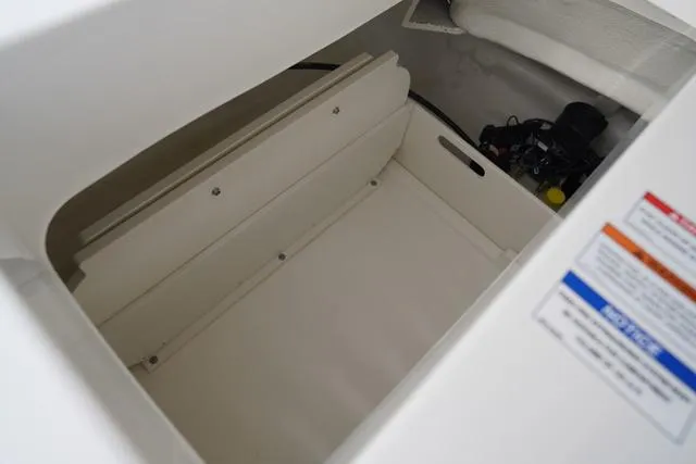 Slide: The Image of Sea Ray SPX 230 2024 - 53