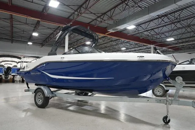 Slide: The Image of Bayliner D20I 2025 - 1