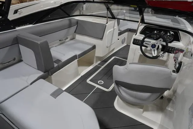 Slide: The Image of Bayliner D20I 2025 - 10