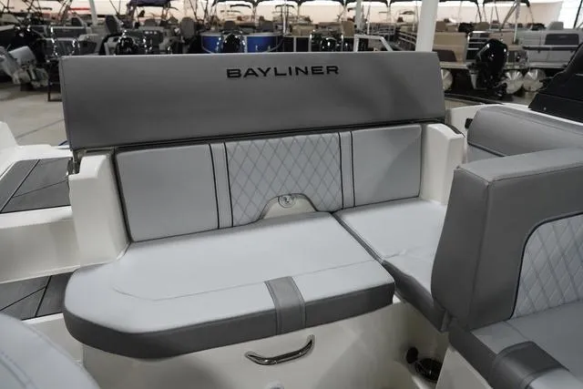 Slide: The Image of Bayliner D20I 2025 - 11