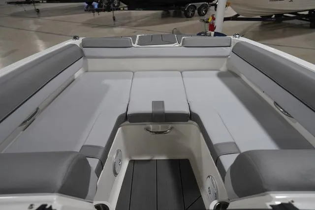 Slide: The Image of Bayliner D20I 2025 - 12