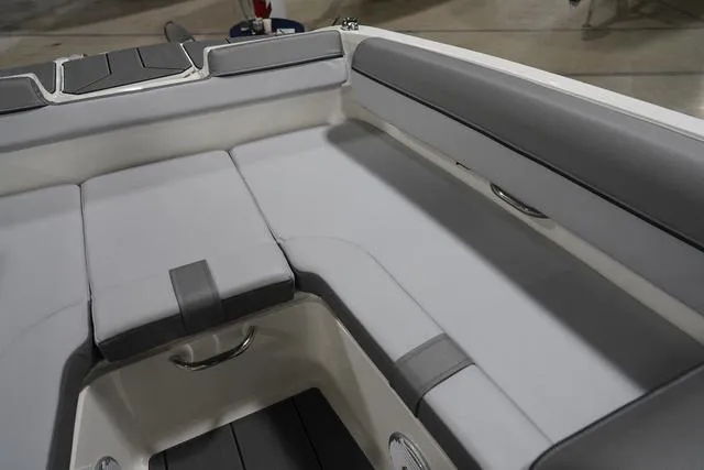 Slide: The Image of Bayliner D20I 2025 - 13