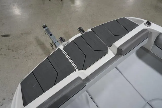 Slide: The Image of Bayliner D20I 2025 - 16