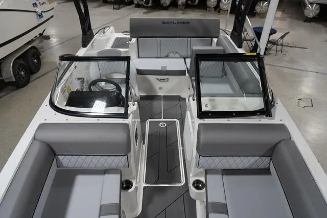 Slide: The Image of Bayliner D20I 2025 - 18