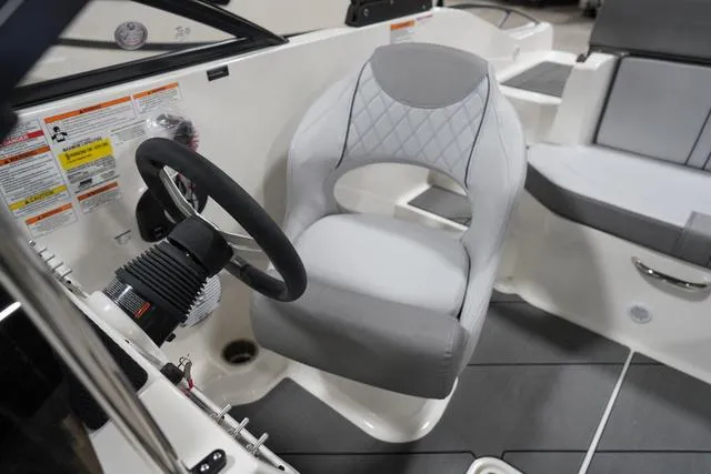 Slide: The Image of Bayliner D20I 2025 - 22