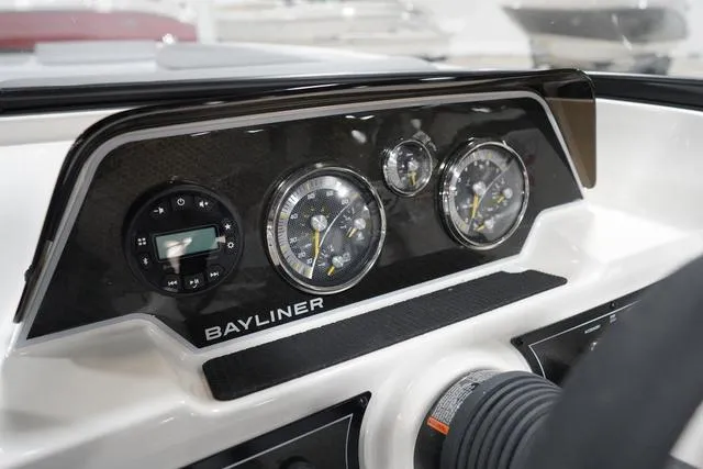 Slide: The Image of Bayliner D20I 2025 - 24