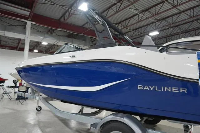 Slide: The Image of Bayliner D20I 2025 - 3