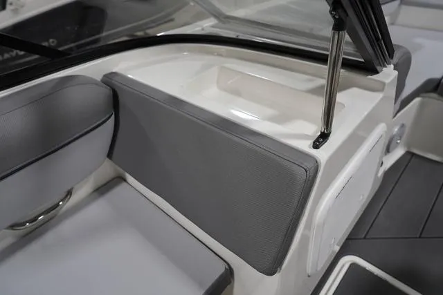 Slide: The Image of Bayliner D20I 2025 - 33