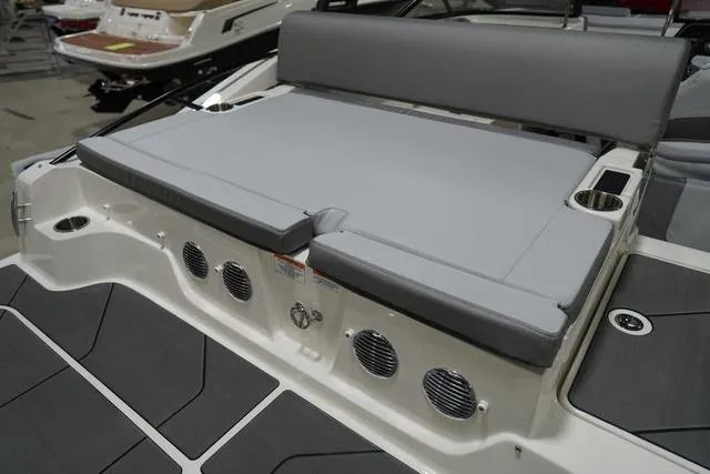 Slide: The Image of Bayliner D20I 2025 - 34