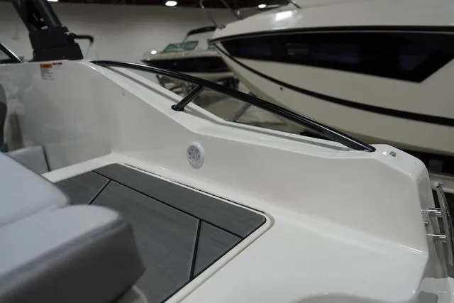 Slide: The Image of Bayliner D20I 2025 - 35