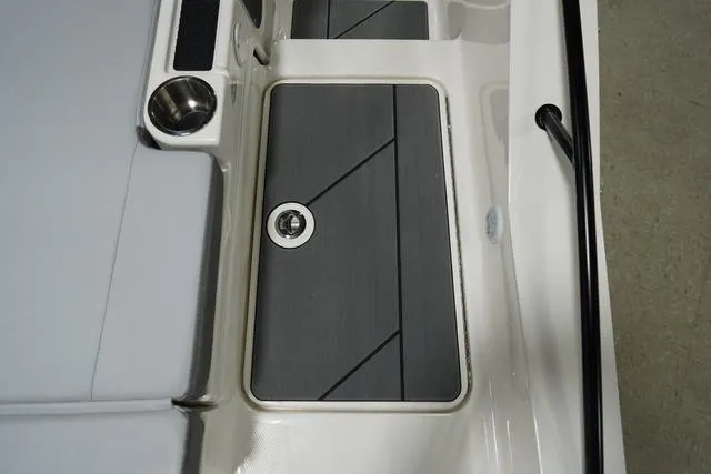 Slide: The Image of Bayliner D20I 2025 - 36