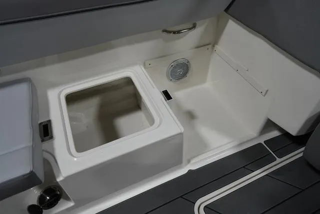 Slide: The Image of Bayliner D20I 2025 - 38