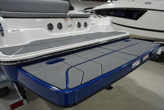 Slide: The Image of Bayliner D20I 2025 - 4