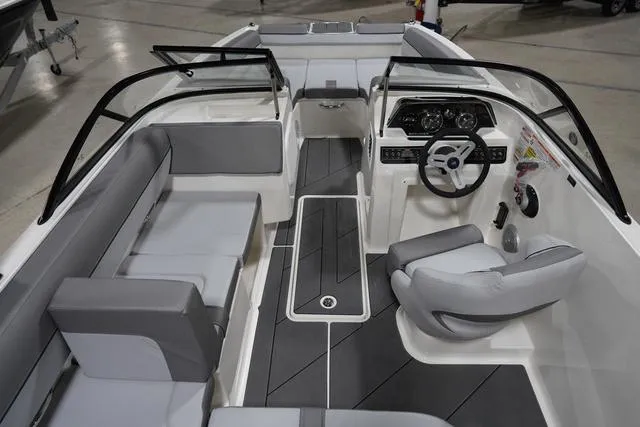 Slide: The Image of Bayliner D20I 2025 - 45