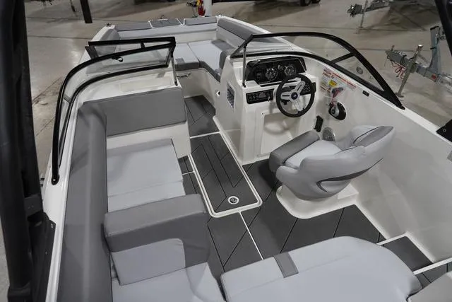 Slide: The Image of Bayliner D20I 2025 - 46