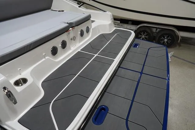 Slide: The Image of Bayliner D20I 2025 - 7