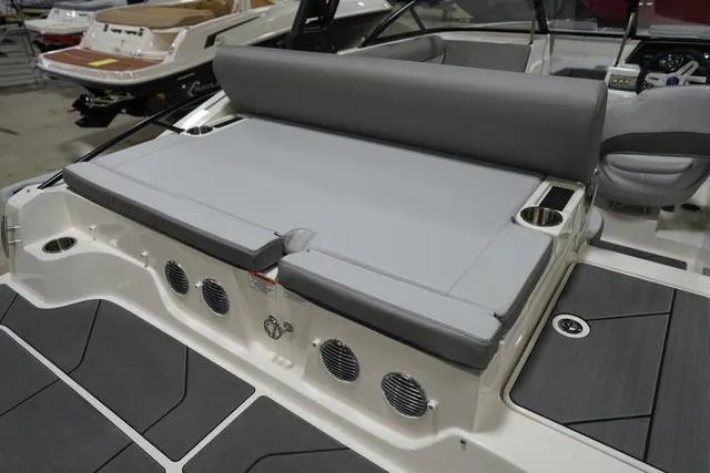 Slide: The Image of Bayliner D20I 2025 - 8