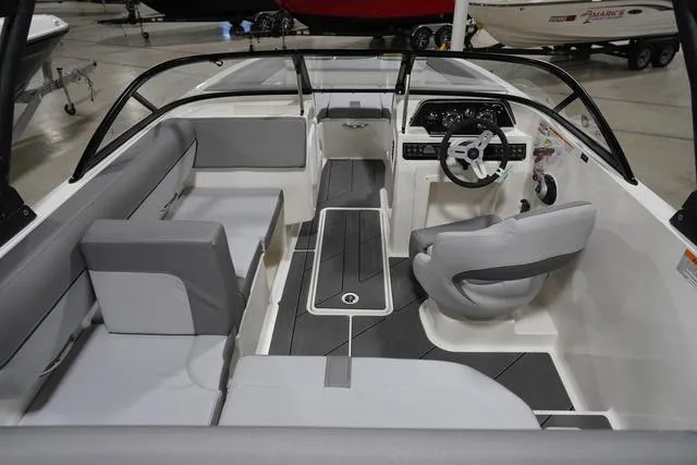 Slide: The Image of Bayliner D20I 2025 - 9