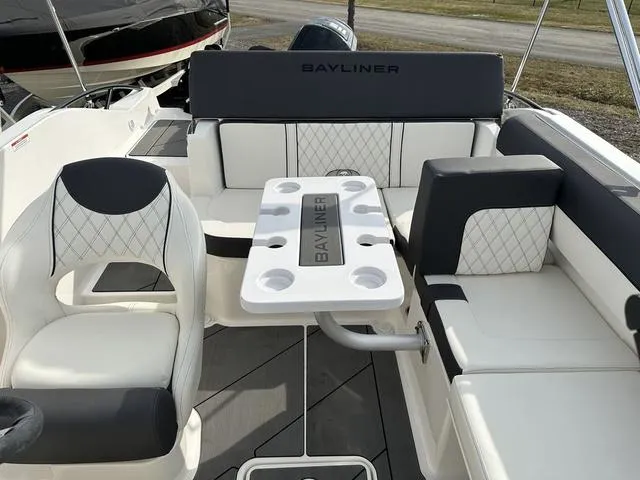 Slide: The Image of Bayliner D20 2025 - 10