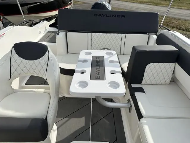 Slide: The Image of Bayliner D20 2025 - 12