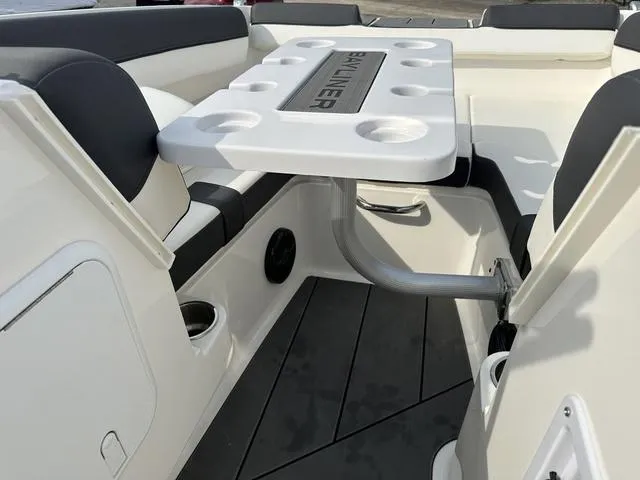 Slide: The Image of Bayliner D20 2025 - 15