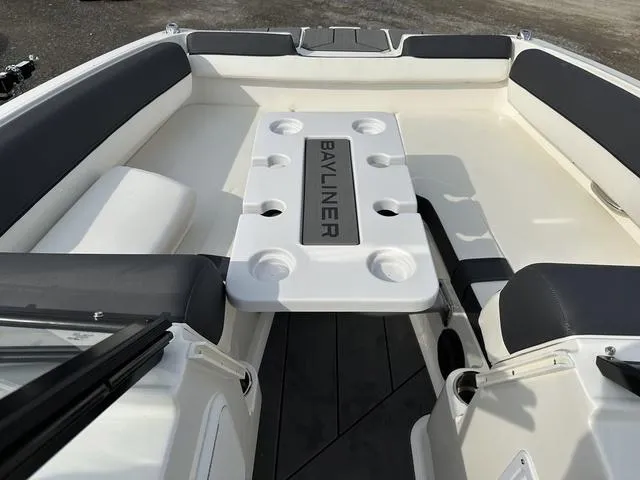 Slide: The Image of Bayliner D20 2025 - 16