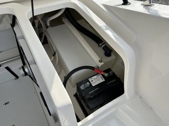 Slide: The Image of Bayliner D20 2025 - 17