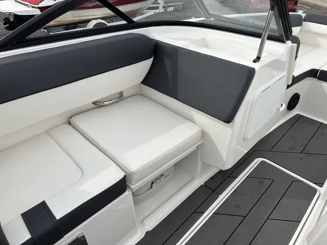 Slide: The Image of Bayliner D20 2025 - 23