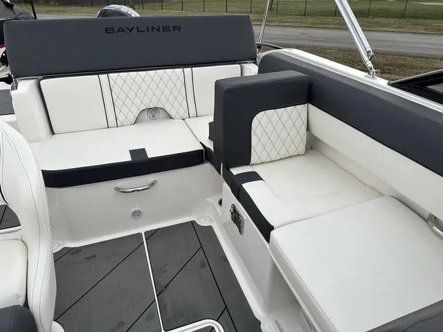 Slide: The Image of Bayliner D20 2025 - 24