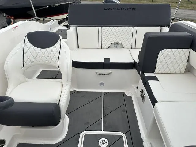 Slide: The Image of Bayliner D20 2025 - 25