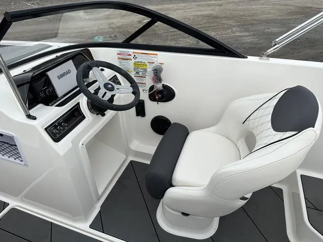 Slide: The Image of Bayliner D20 2025 - 27