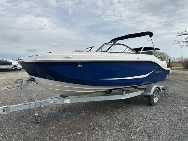 Slide: The Image of Bayliner D20 2025 - 3