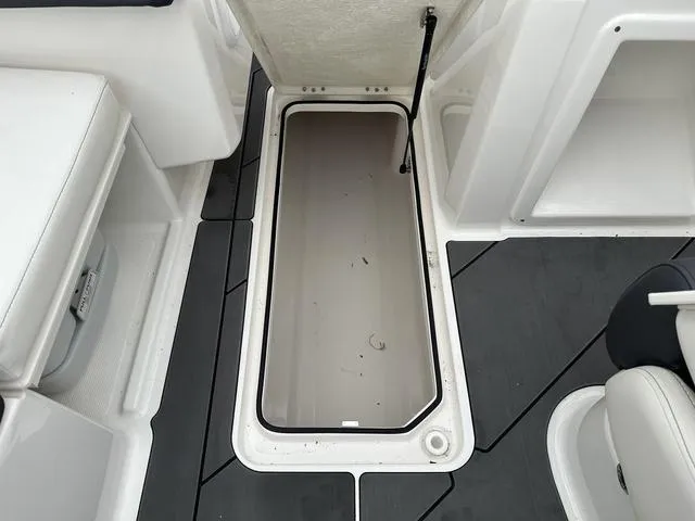 Slide: The Image of Bayliner D20 2025 - 31