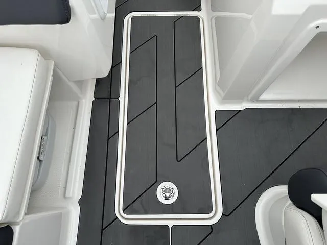 Slide: The Image of Bayliner D20 2025 - 32