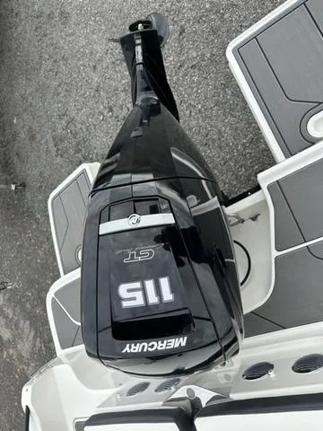 Slide: The Image of Bayliner D20 2025 - 33