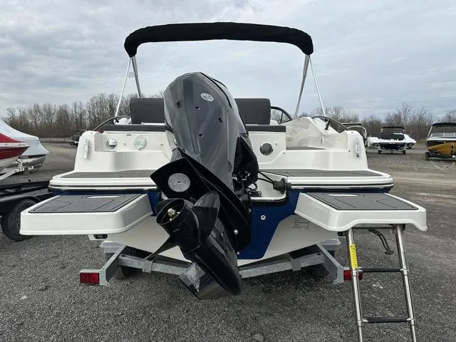 Slide: The Image of Bayliner D20 2025 - 35