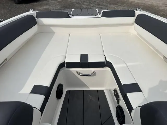 Slide: The Image of Bayliner D20 2025 - 36
