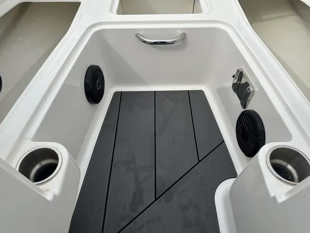 Slide: The Image of Bayliner D20 2025 - 38