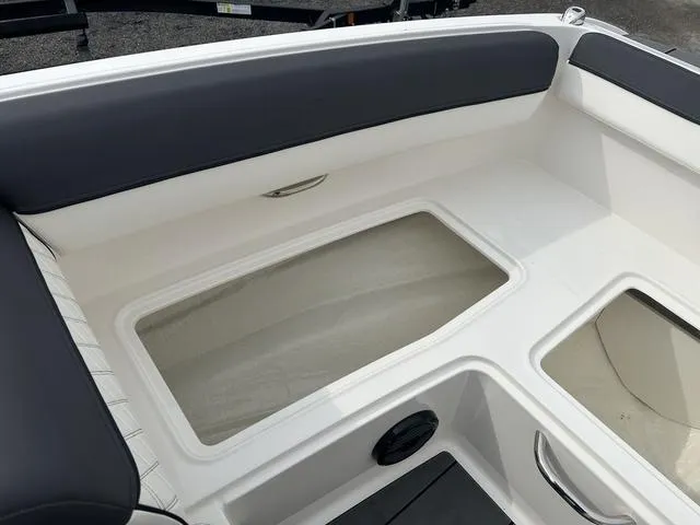 Slide: The Image of Bayliner D20 2025 - 39