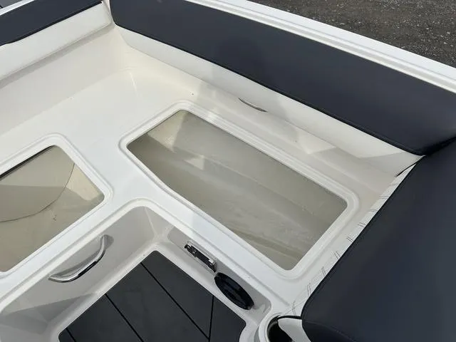 Slide: The Image of Bayliner D20 2025 - 40