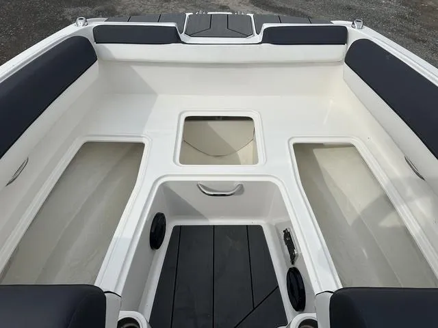 Slide: The Image of Bayliner D20 2025 - 41