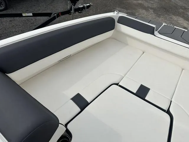 Slide: The Image of Bayliner D20 2025 - 43