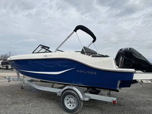 Slide: The Image of Bayliner D20 2025 - 5