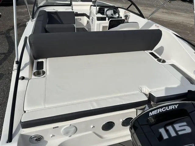 Slide: The Image of Bayliner D20 2025 - 6