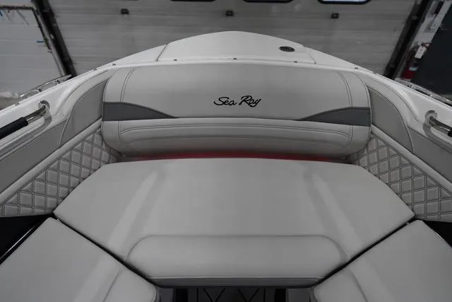 Slide: The Image of Sea Ray SLX 260 Surf 2024 - 10