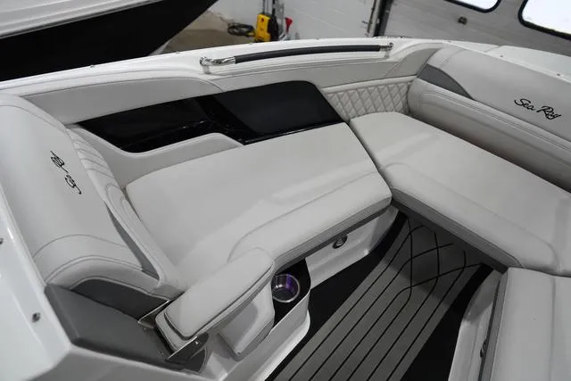 Slide: The Image of Sea Ray SLX 260 Surf 2024 - 11