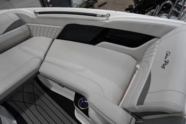 Slide: The Image of Sea Ray SLX 260 Surf 2024 - 12