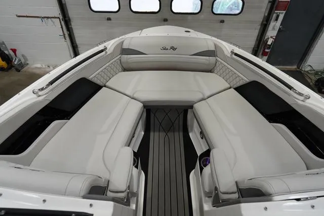 Slide: The Image of Sea Ray SLX 260 Surf 2024 - 13