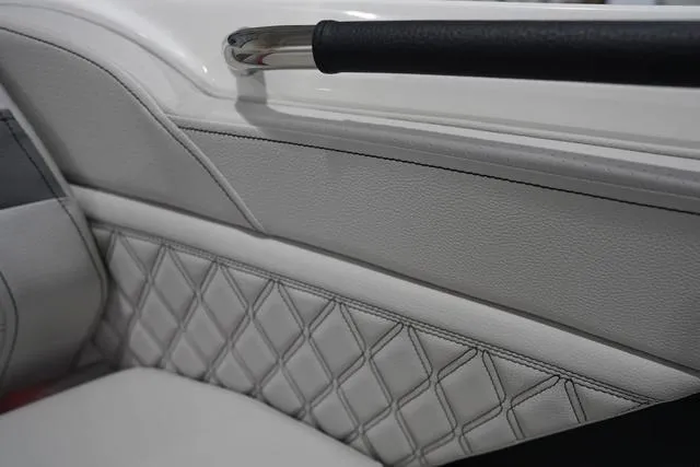 Slide: The Image of Sea Ray SLX 260 Surf 2024 - 16